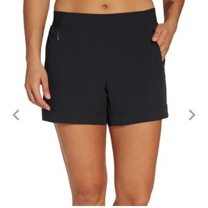 Calia by Carrie Underwood -mid rise short